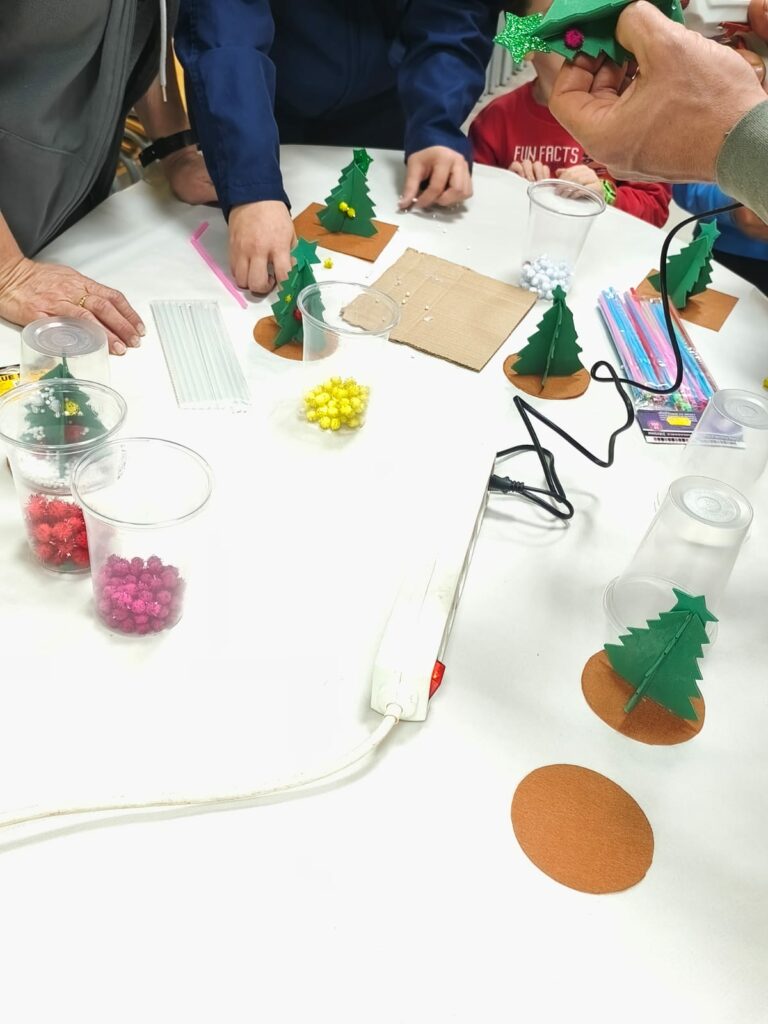 Taller de manualidades de Navidad – lleno de creatividad